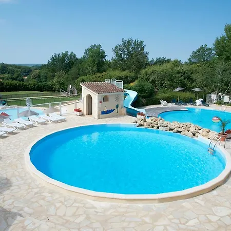 Le Clou 4*