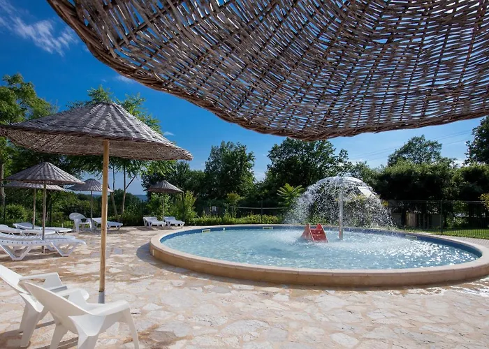 Le Clou 4* Coux-et-Bigaroque-Mouzens